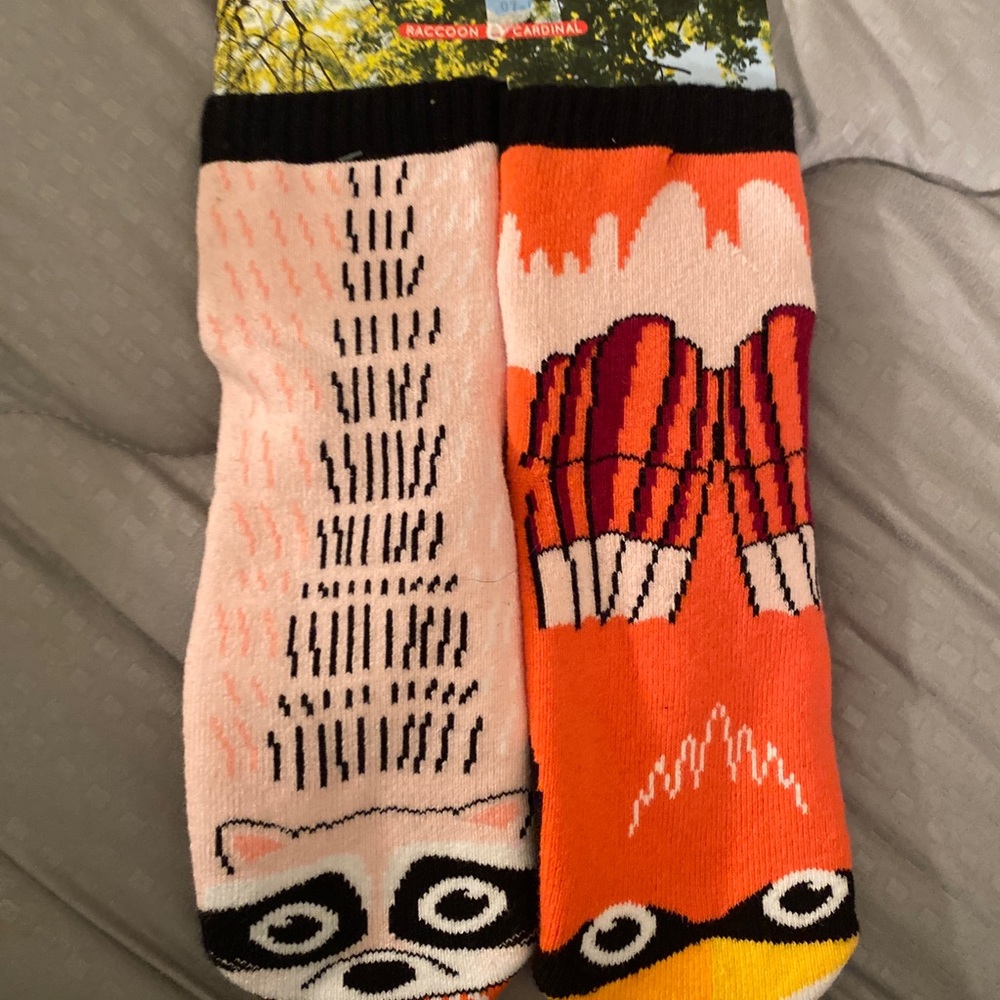 pals mismatch socks fits 4-6 years old  Nwt